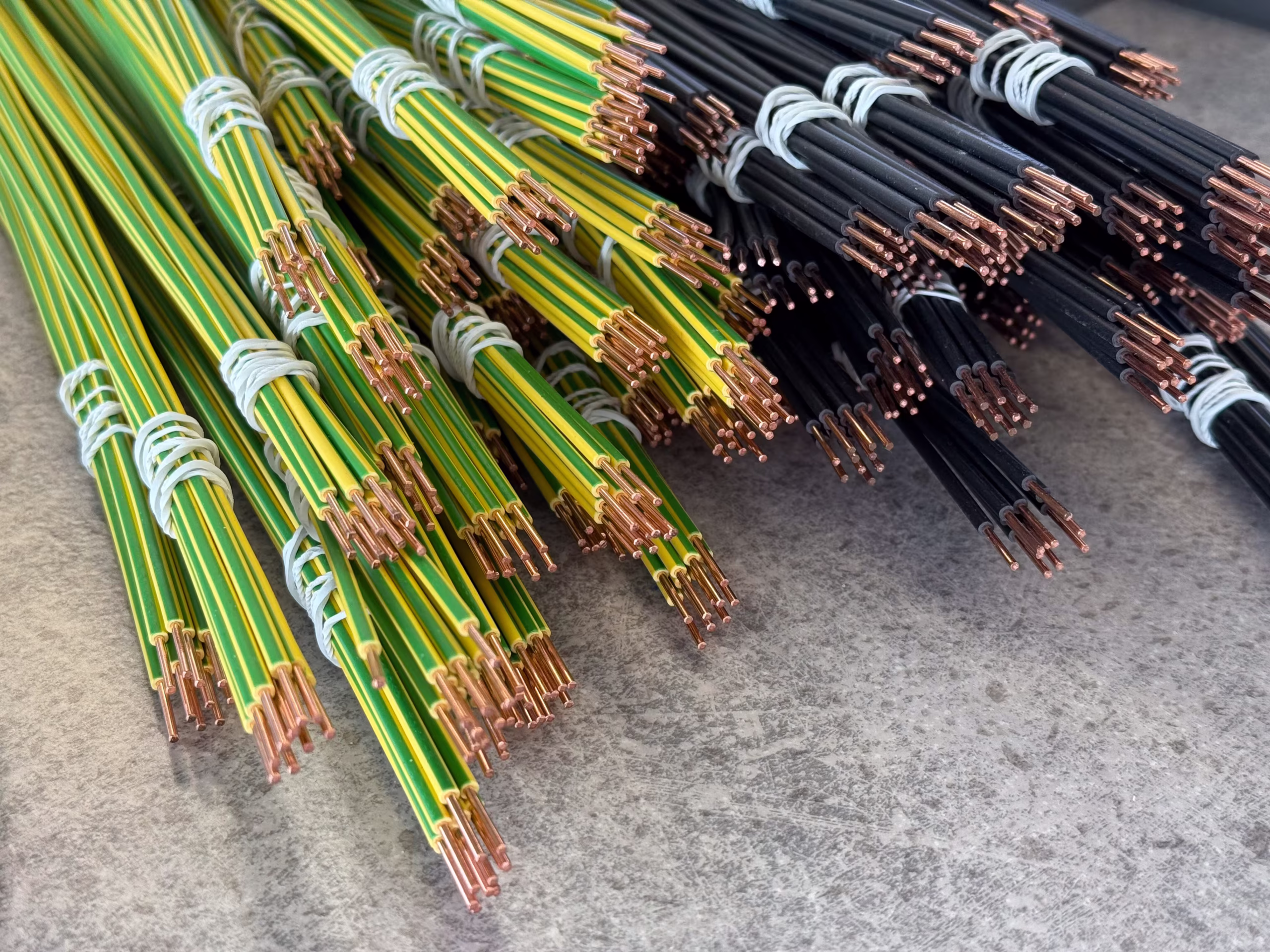 Przygotowanie przewodów – cięcie, odizolowanie i zakuwanie Starpol