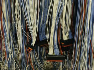 Jak pracuje STARPOL – produkcja wiązek i komponentów metalowych STARPOL realizuje produkcję wiązek elektrycznych i komponentów metalowych. Poznaj procesy CNC, spawanie, kontrolę jakości i produkcję B2B.