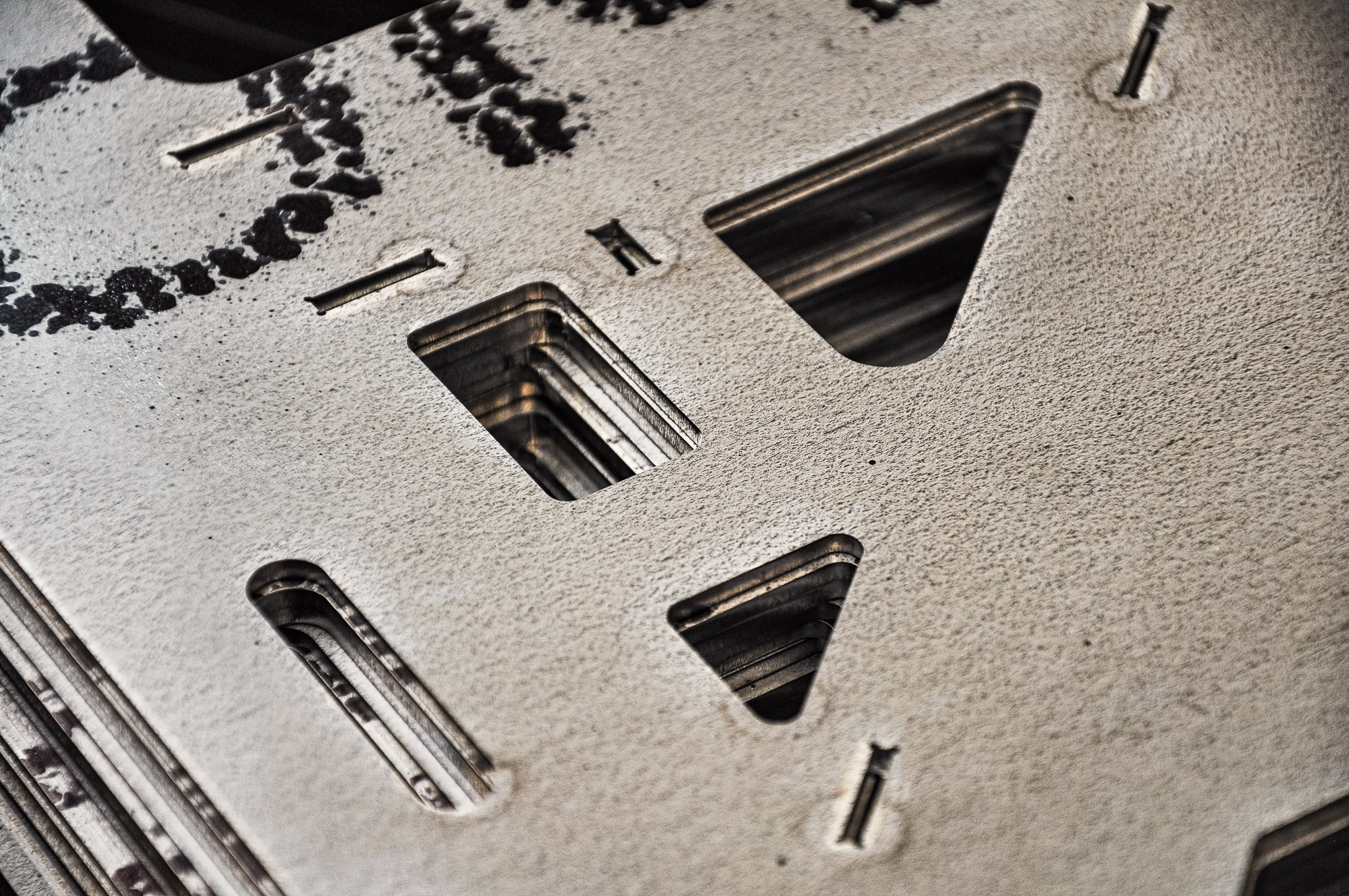 Elementy metalowe przygotowane do dalszych etapów produkcji w STARPOL