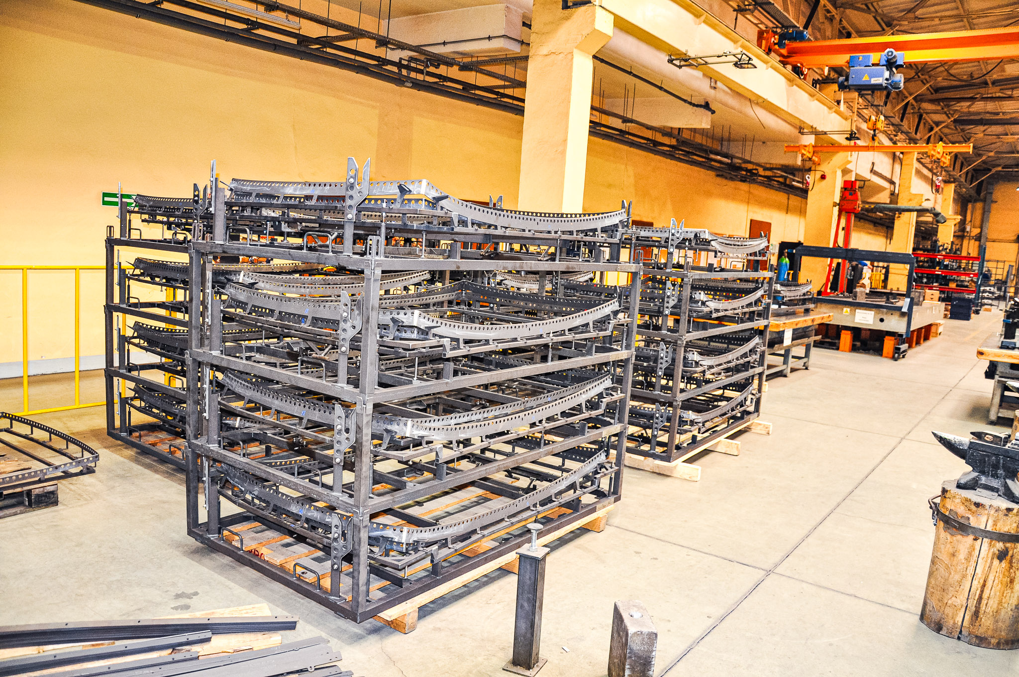 Metal component assembly at the STARPOL production facility