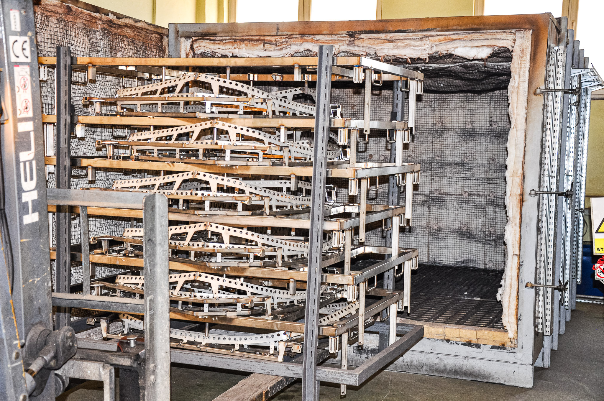 Annealing and heat treatment of metal components at the STARPOL production facility