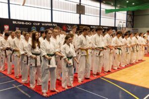 Zawodnicy karate ustawieni podczas ceremonii Bushi-Do Cup 2026